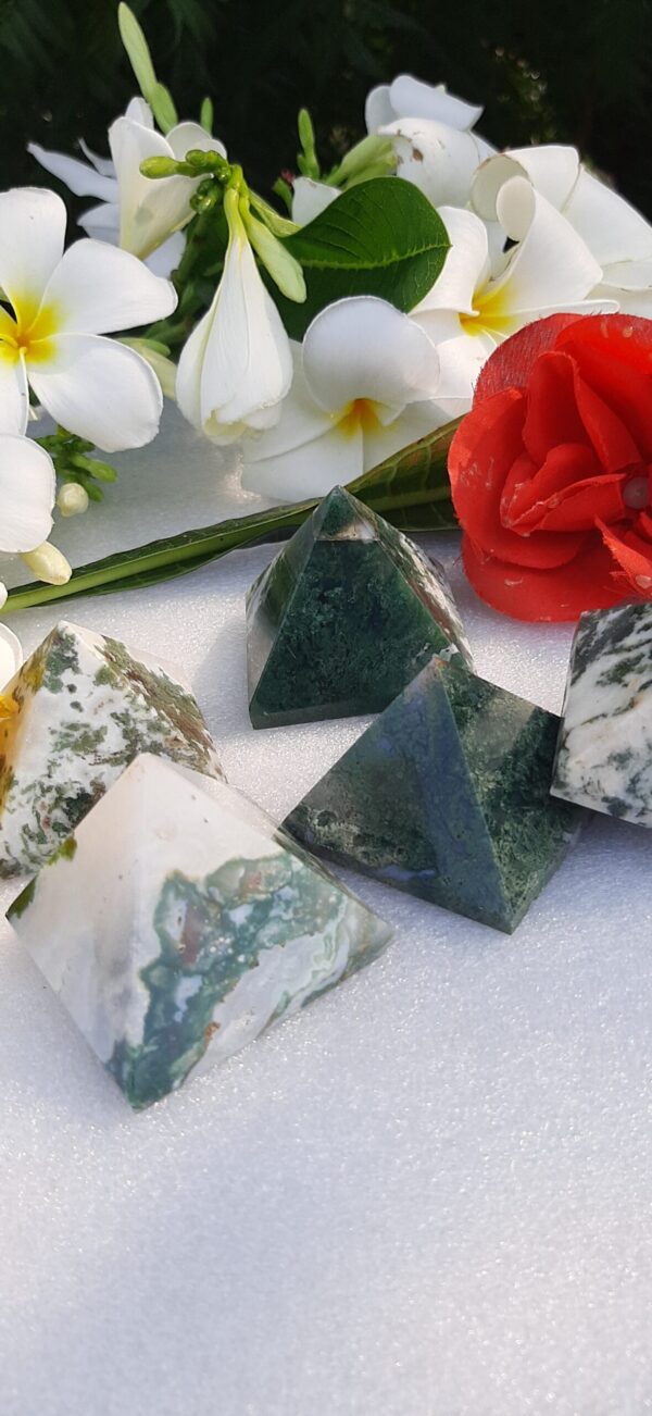 MOSS AGATE PYRAMID