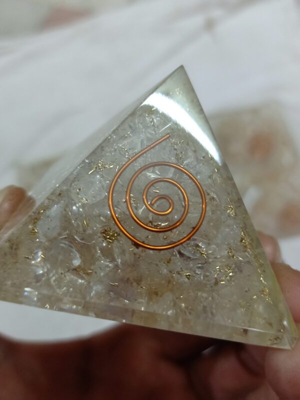 CRYSTAL CHIPS PYRAMID (ORGONITE)